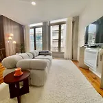 Padre Antonio Vieira Flat E - 2 Bedroom Near Campanha Train Station Apartment *